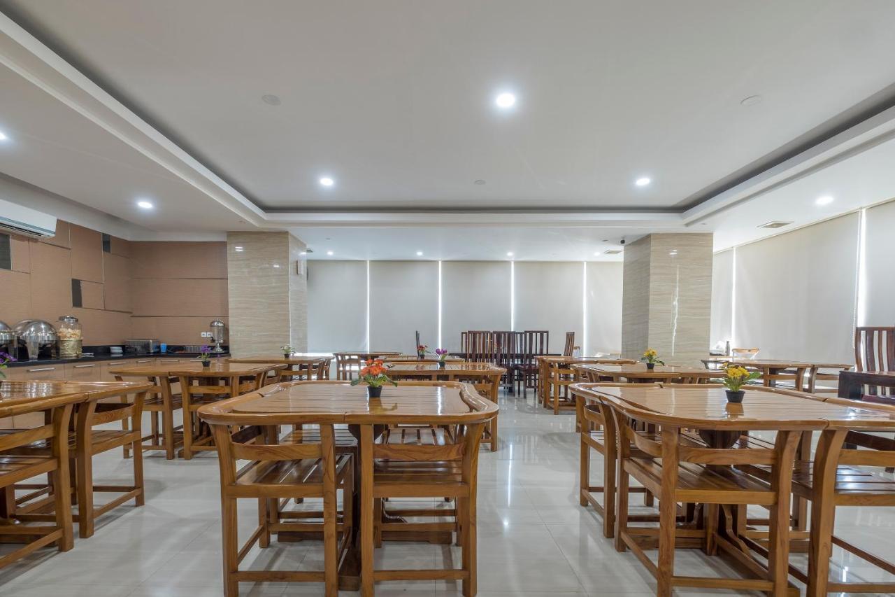 Oyo 1114望加锡登巴萨酒店 马卡萨 外观 照片